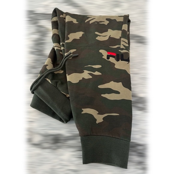 FILA Camo Jogger Sweatpants. Size Large. - Picture 2 of 5